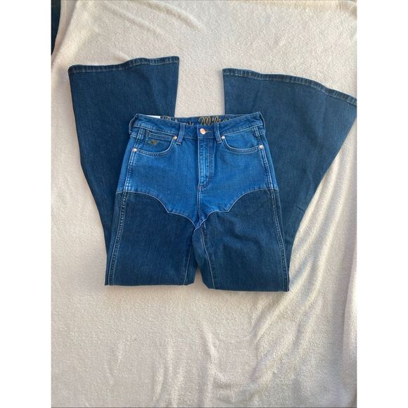 Wrangler X Lainey Wilson Chaps Bell Bottom Jeans Size 24x32 - Picture 4 of 10